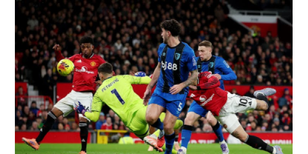 Bruno Fernandes vyrovnává přímým kopem