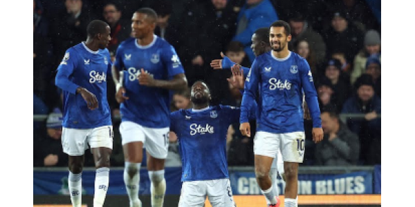 Zápas byl odložen, Liverpool dostává cennou příležitost se přizpůsobit