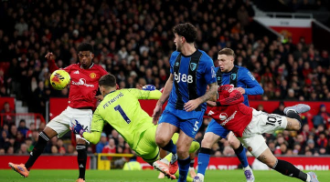 Bruno Fernandes vyrovnává přímým kopem