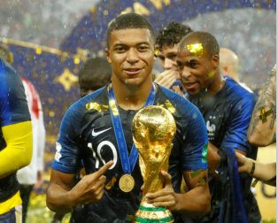 Sláva francouzského národního týmu potřebuje mladé hráče